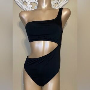 Shade & shore womens medium 8 10 bathing suit swim Black One Shoulder Cutout NWT